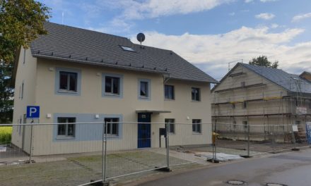 Flüchtlingsheim in Holzhausen wird bezogen.   Haushaltsberatungen im Ortschaftsrat Holzhausen.